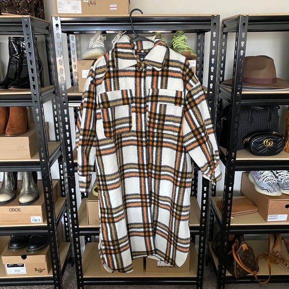 ‼️🔥TRENDING PLAID SHACKET🔥‼️ - Picture 1 of 3